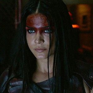 Octavia Blake Makeup, Maria Avgeropoulos, Dream Walking, Boarding School Aesthetic, Octavia Blake, The 100 Cast, Marie Avgeropoulos, Character Icons, Pirate Queen