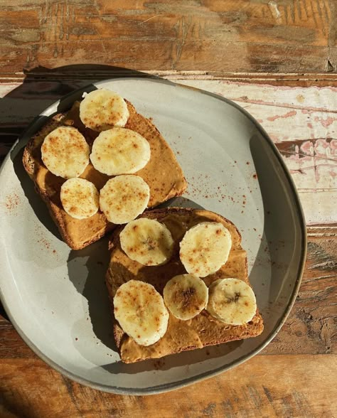 Peanut Butter Breakfast, Peanut Butter Toast, Banana Toast, Peanut Butter Bread, Banana Sandwich, Peanut Butter And Banana, Peanut Butter Snacks, Banana Peanut Butter, Banana Slices