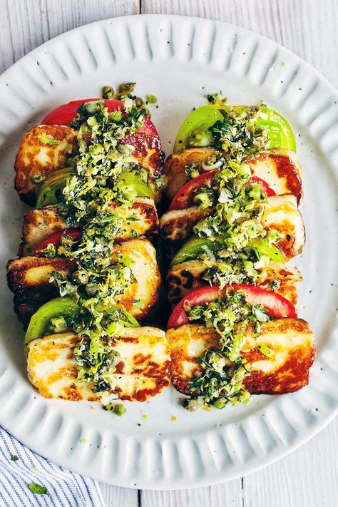 Evergreen Kitchen, Haloumi Recipes, Think Food, Juicy Tomatoes, Veggie Recipes, Fresh Herbs, Summer Recipes, Tomatoes, Side Dishes