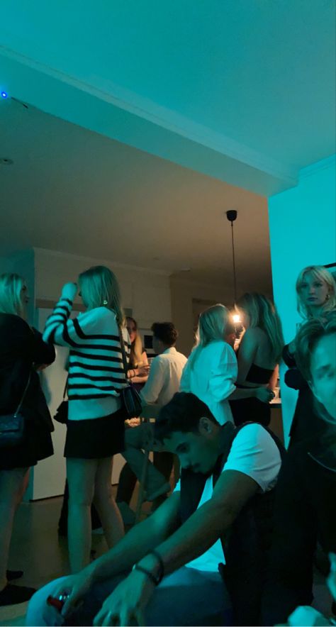 Chill House Party Aesthetic, Chill Parents, House Party Snaps, House Party Aesthetic, Party Snap, Fake Account, Party Aesthetic, House Aesthetic, Red Led Lights