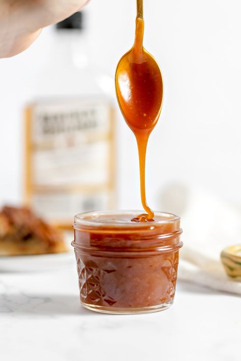 Carmel Sauce Recipe, Caramel Rum Sauce, Rum Sauce Recipe, Bread Pudding Sauce, Rum Caramel, Bourbon Caramel Sauce, Bourbon Caramel, Ice Cream Sauce, Rum Sauce