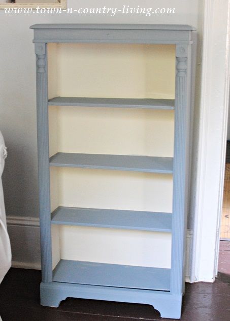 Chalk Paint Bookcase, Paint Bookcase, Kitchen Cabinets Two Tone, Diy Cube Storage, Bookcase Makeover, Painting Bookcase, Painted Bookshelves, Painted Kitchen Cabinets Colors, Painted Desk