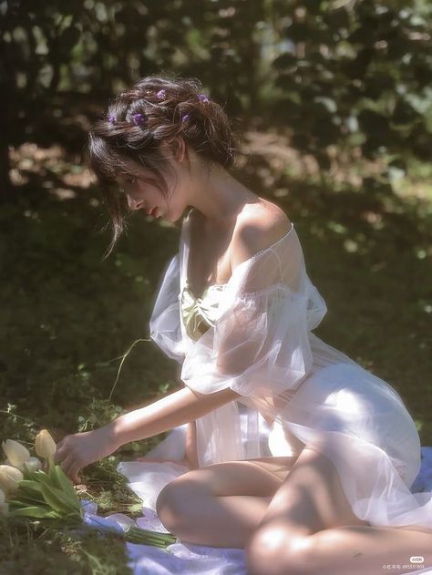 Girl In Forest Aesthetic, Pink Ethereal Aesthetic, Forest Girl Aesthetic, Pinterest Avatar, Wallpaper Profile, Avatar Wallpaper, Ethereal Photography, Fairy Photoshoot, Aesthetic Forest