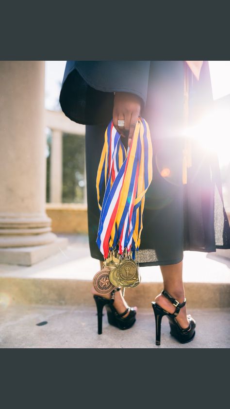 Graduation Pictures With Medals, Senior Photos With Medals, Track Medals Senior Pictures, Senior Pics With Medals, Gymnastics Graduation Pictures, Medal Senior Pictures, Graduation Track Pictures, Senior Picture Ideas With Medals, Senior Pictures With Medals