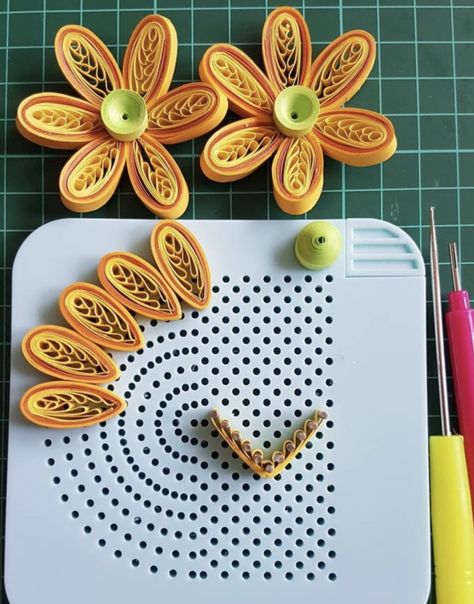 Quilling Patterns Tutorials, Quilling Flowers Tutorial, Diy Quilling Crafts, Quilling Flower Designs, Neli Quilling, Quilling Pattern, Arte Quilling, Paper Quilling Tutorial, Paper Quilling For Beginners