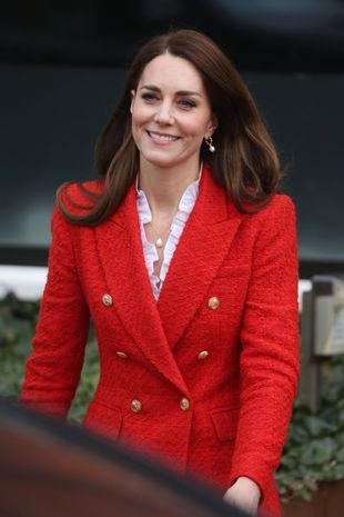 Kate Middleton recycles Zara blazer as she kicks off solo royal visit to Denmark - Mirror Online Kate Middleton Stil, Style Kate Middleton, Duchesse Kate, Düşes Kate, Looks Kate Middleton, Duchesse Catherine, Converse Chucks, Queen Kate, Kate Middleton Outfits