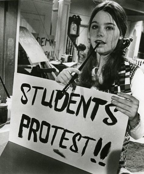 Susan Dey, Student Protest, Protest Posters, Shirley Jones, Partridge Family, Protest Signs, Class Reunion, David Cassidy, Captured Moments