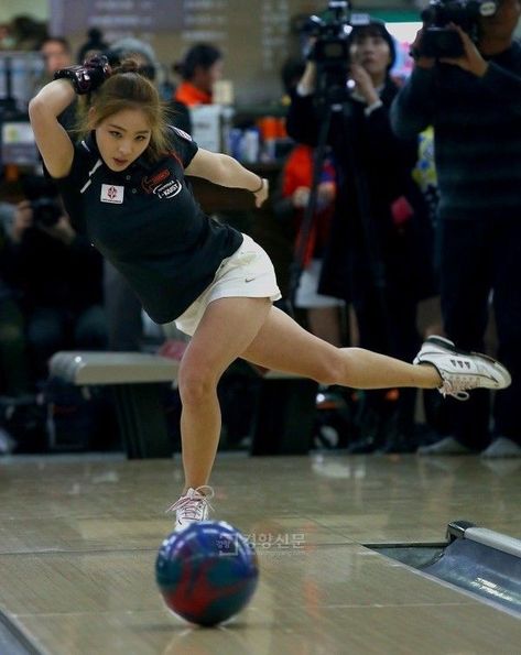 Bowling Tips, Female Athletes, Sport Fashion, Bowling, Ball Exercises, Sports Women, Mood Board, Tennis, Motion