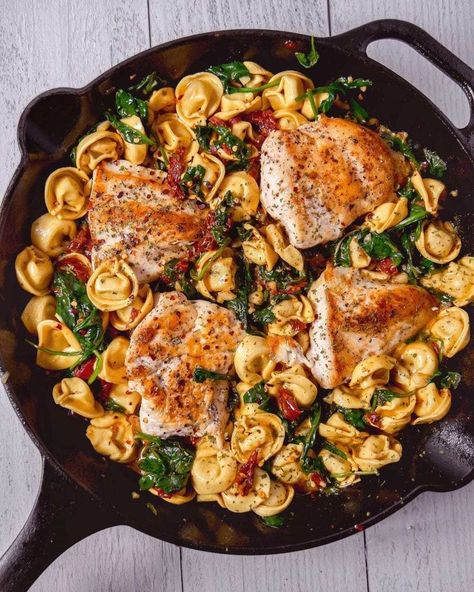 This Tuscan Chicken with Tortellini is the perfect quick weeknight meal for the family. With spinach, garlic, sundried tomatoes, and a delicious sauce to go with deliciously seared chicken.   #chicken #protein #chickenrecipe Chicken With Tortellini, Summer Dinner Party Recipes, Easy Paella, Pan Seared Chicken Breast, Summer Dinner Party, Seared Chicken Breast, Chicken Tortellini, Tortellini Recipes, Pan Seared Chicken