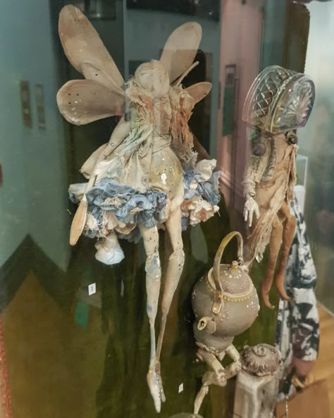 Alt Diy, Dolls Creepy, Mister Finch, Textile Art Dolls, Fairy Art Dolls, Relaxing Art, Fantasy Art Dolls, Art Dolls Handmade, Doll Repaint