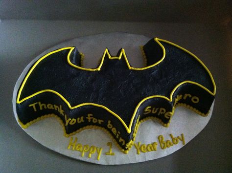 Batman Cake Black Batman Cake, Batman Cake Buttercream, Batman Themed Cake, Diy Batman Cake, Simple Batman Cake, Batman Cupcake Cake, Batman Theme Cake, Batman Cake Ideas, Easy Batman Cake