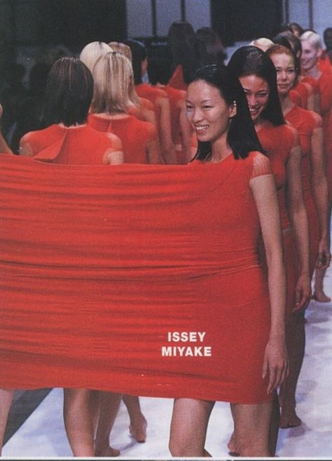 Issey Miyake Campaign, Issey Miyake 90s Runway, Issey Miyake Editorial, Issey Miyake Archive, Issey Miyake 90s, Textile Aesthetic, Issey Miyake Runway, Issey Miyake Fashion, Japanese Fashion Designers