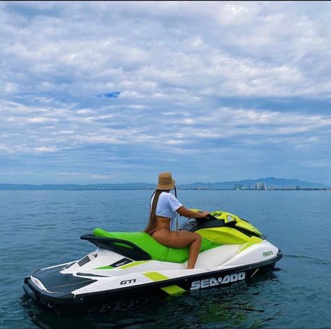 Jet Ski Black Women, Ski Pictures, Ski Aesthetic, Girls Vacation, Rich Girl Lifestyle, Vacation Mood, Living The Life, Swag Girl Style, Jetski