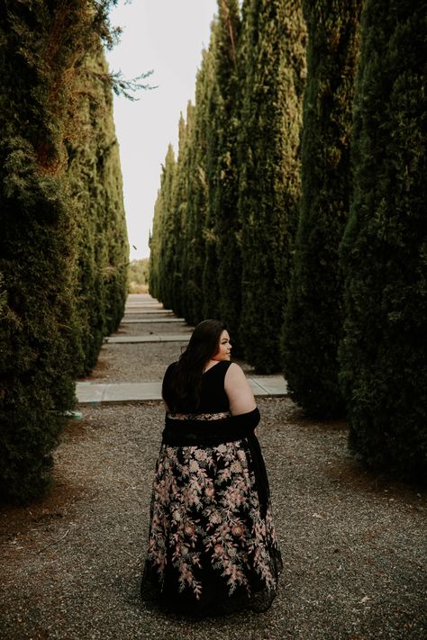 Graduation photoshoot at UC Davis. Rocio Rivera Photography Uc Davis Graduation Photos, Grad Poses, Uc Davis, Graduation Photoshoot, Photography Portraits, Grad Pics, Graduation Photos, Senior Portraits, Self Portrait