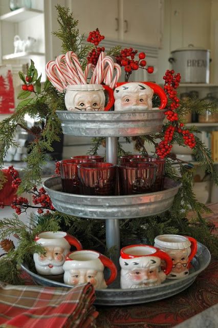 common ground : Vintage Greetings from the Sitting Room Vintage Christmas Kitchen, Christmas Kitchen Ideas, Natal Country, Hot Chocolate Station, Chocolate Station, Christmas Open House, Decorating Bedroom, Gold Christmas Decorations, Santa Mugs