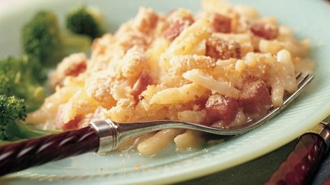 Ham and Swiss Cheese Potato Bake: Make a quick, kid-pleasing meal with ingredients you have on hand! Ham And Potato Casserole, Ham And Swiss, Scalloped Potatoes And Ham, Cheese Potato, Potatoes Recipes, Potato Dinner, Potato Bake, Pork Ham, Cheese Potatoes