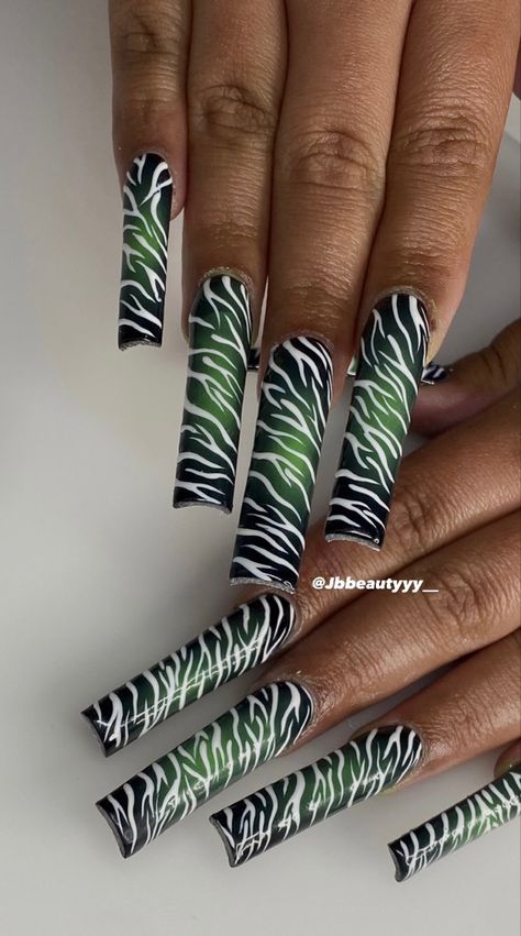 aura nails wirh zebra pattern Green And Zebra Nails, Green Zebra Print Nails, Zebra Nail Art Tutorial, Zebra Stripe Nails, Colored Zebra Nails, Ombre Zebra Nails, Regular Manicure, Colorful Zebra Nails, Zebra Print Nails