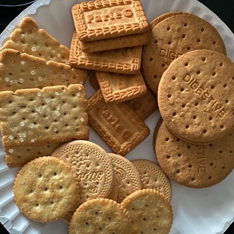 Biscuits Aesthetic, Biscuit Aesthetic, Nice Biscuits, Honey Breakfast, Delicacy Food, British Food, Fun Baking Recipes, Eclairs, Unhealthy Food