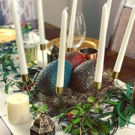 Game Of Thrones Wedding Centerpieces, Game Of Thrones Table Decor, Dragon Table Decorations, Game Of Thrones Centerpieces, Game Of Thrones Wedding Theme, Game Of Thrones Table, Game Of Thrones Decor, Game Of Thrones Christmas, Game Of Thrones Cake