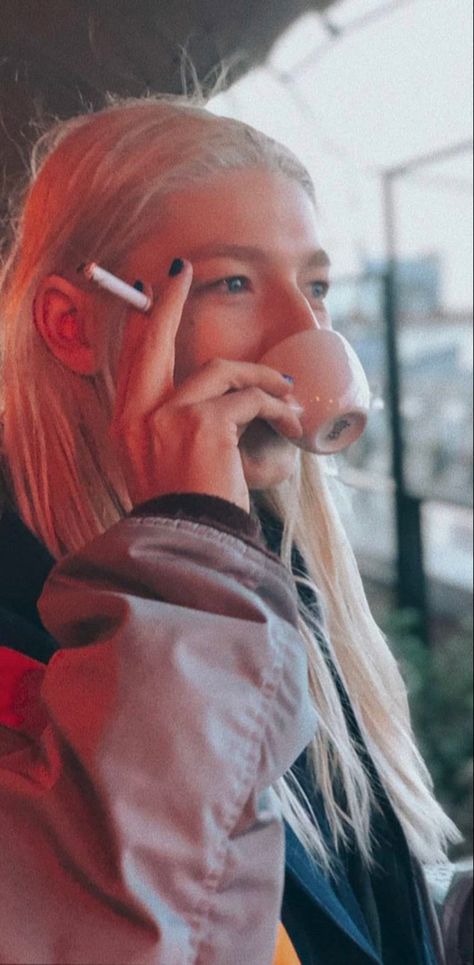 Jules Euphoria, Hunter Schafer, Aesthetic People, Woman Crush, Series Movies, Girl Crush, Serie Tv, Celebrity Crush, Pretty Woman