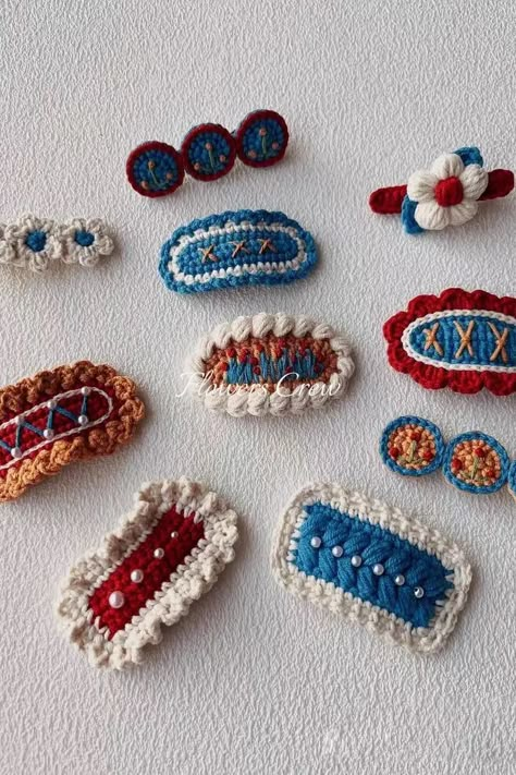 crochet barrettes for her Sunflower Granny Square Pattern, Basic Granny Square, Sunflower Granny Square, Col Crochet, Butterfly Hair Clips, Crochet Doll Tutorial, Crochet Hair Clips, Pattern Home Decor, Granny Square Pattern