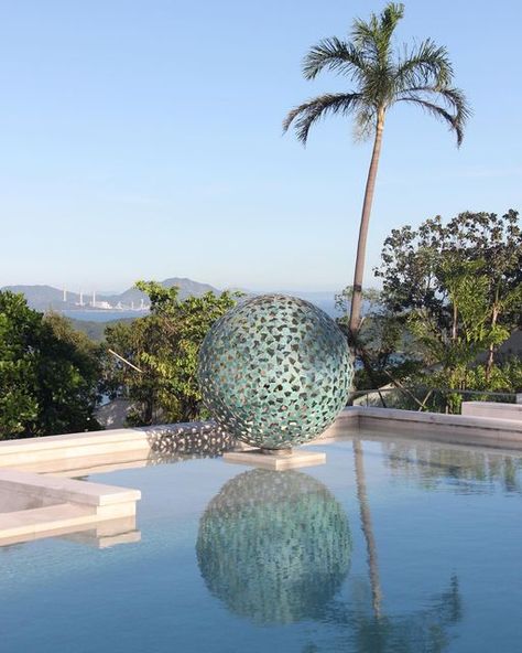 Randle Siddeley Ltd on Instagram: "“I am very excited to have been allowed to create a series of artworks to embellish this extraordinary and visionary development.” @Davidharbersculpture The Sculpture Garden plays home to a handful of beautiful sculptures by David Harber, each carefully positioned throughout the garden to add to the dramatic views over Hong Kong, with the infinity swimming pool taking centre stage amongst the tropical plants. A few details about Randle's favourite sculptures Pool Statues Garden Sculptures, Pool Sculpture Art, Pool Sculpture, Water Splash Sculpture, Swimming Pool Tentacles, Infinity Swimming Pool, Infinity Pool Ocean View, Dark Planet, Beautiful Sculptures