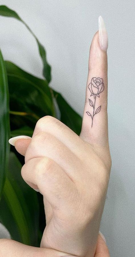 First Tattoo Ideas Simple, Nanny Tattoo, Small Italian Tattoos, Finger Rose Tattoo, Easy Tattoos, Kids Tattoo, Easy Tattoo, Christian Sleeve Tattoo, Tattoos Butterfly