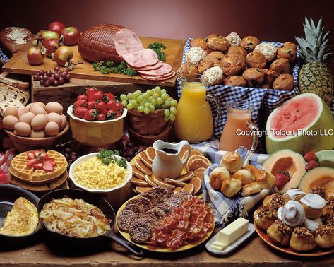 breakfast buffet | fast food hearty breakfast buffet eggs scrambled bacon strips sausage ... Traditional American Breakfast, Oatmeal Breakfast Overnight, Waffle Syrup, Syrup Pancakes, Buffet Brunch, Ham Biscuits, Dutch Cuisine, Breakfast Cake Recipes, Breakfast Coffee Cake