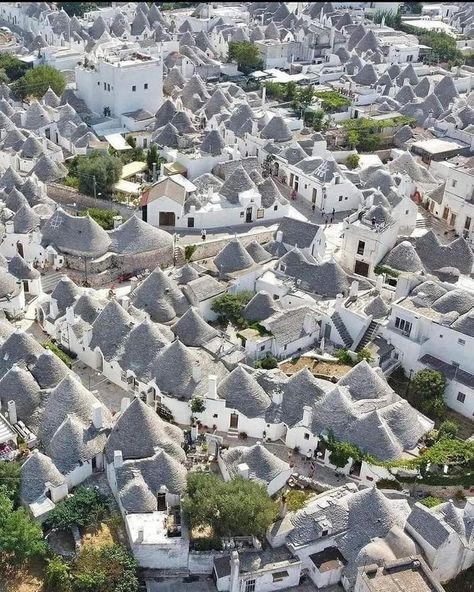 Alberobello Italy, Italy Landscape, Italy Map, Europe Photos, Italy Tours, Italy Photo, Beautiful Villages, Best Cities, Puglia