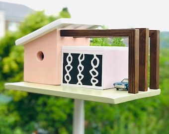 FledglingDesignsEtsy - Etsy Isle of Man Mid Century Modern Birdhouse, Mid Century Shelf, Squirrel Home, Birdhouse Projects, Modern Birdhouses, Homemade Bird Houses, Bird Houses Ideas Diy, Houses Ideas, California Modern