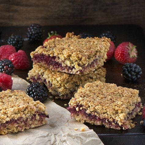 Flapjack Ideas, Christmas Flapjack, Blackcurrant Recipes, Crunchy Oats, Flap Jacks, Rock Cakes, Flapjack Recipe, Cheap Vegan, Vanilla Protein Shakes