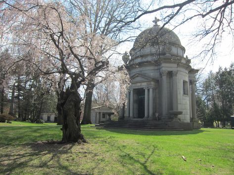 Woodlawn Cemetery (photo by the author for Hyperallergic) Headstone Inscriptions, Woodlawn Cemetery, Graveyard Shift, Pet Cemetery, Cemetery Art, Graveyard, Cemetery, The United States, Taj Mahal