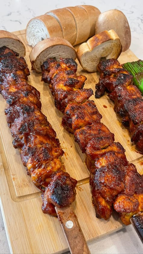 Guava Sauce, Guava Bbq Sauce, September Recipes, Pollo Recipe, Latin Dishes, Spanish Foods, Kabob Skewers, Puerto Rican Dishes, Shish Kabobs