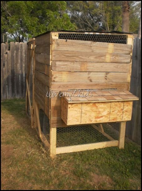 ilovemy5kids: Our DIY CHICKEN COOP made out of an old fence! Plus the chicks have arrived! Diy Chicken Coop Plans, Coop Design, Fence Boards, Coops Diy, Chicken Coop Designs, Diy Chicken, Coop Plans, Old Fences, Building A Chicken Coop