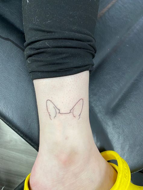 #dog #dogear #linetattoo #tattoo #blacktattoo #delicatetattoo #corgitattoo #corgi #smalltattoo #girltattoo #girlytattoo #art #aesthetic #outlinetattoo #ink #inktattoo Minimal Corgi Tattoo, Tiny Corgi Tattoo, Corgi Ear Tattoo, Corgi Tatoos, Small Corgi Tattoo, Corgi Ear Outline Tattoo, Simple Corgi Tattoo, Corgi Line Tattoo, Dog Ear Line Tattoo