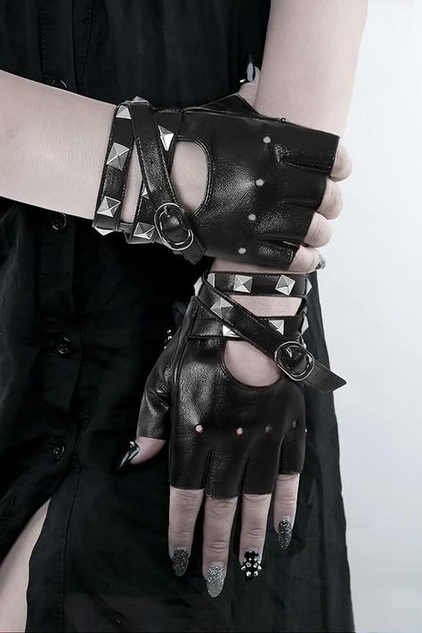 Axl Rose Costume, Fancy Halloween Costumes, Goth Cosplay, Leather Goth, Punk Halloween, Rose Costume, Black Fingerless Gloves, Half Gloves, Half Finger Gloves