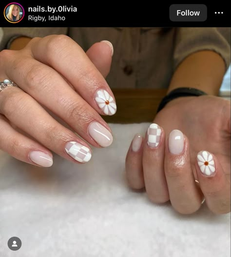 Nails In France, Boho Neutral Nails, Neutral Boho Nails, Round Nail Designs Short, Spring Almond Nails Simple, Natural Spring Nails Simple, Spring Time Nails Ideas, Neutral Design Nails, Spring Nails 2024 Trends