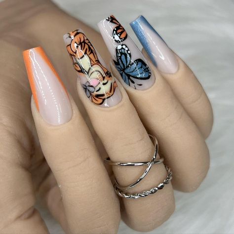 ᴋᴀʏʟᴇɪɢʜ on Instagram: “🦋 Tigger 🧡 @liquid_glamour_salon_ @red_iguana #nails #nailart #nailartwow #naildesign #liquidglamoursalon #nailtech #newportrichey…” Disney Nails Lion King, Tiger Nail Design, Tigger Nails, Tigger Acrylic Nails, Tiger Acrylic Nails, Tiger Inspired Nails, Red Iguana, Disney Nails, Disney Trip