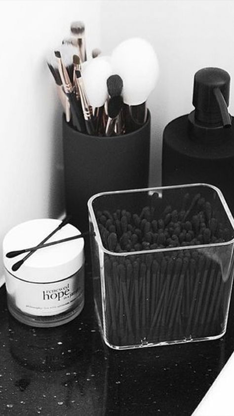 Black Aesthetic Decor, Apartment Flowers, Black Room Decor, Plants Balcony, Esthetician Room Decor, Esthetics Room, Esthetician Room, Apartment Plants, Lash Room