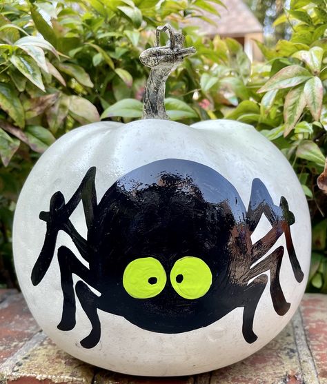 Spider Pumpkin Painting, Spider Painting, Pumpkin Painting Party, Halloween Pumpkin Crafts, Spider Pumpkin, Cute Pumpkin Carving, Hand Painted Pumpkin, Fall Decor Diy Crafts, Halloween Pumpkin Designs