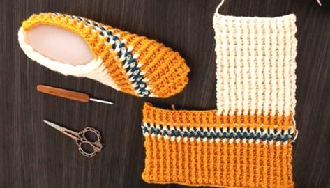 Les plus faciles chaussons au crochet pour femmes | Mery Crochet Diy Crochet Slippers, Tea Cosy Knitting Pattern, Easy Crochet Slippers, Knitting Patterns Boys, Knitting Club, Crochet Slippers Free Pattern, Crochet Slipper Pattern, Crochet Barbie Clothes, Crochet Beanie Pattern