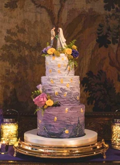 28 Creativos pasteles de boda que son hermosas obras de arte Wedding Cake Orange, Disney Princess Cakes, Bolo Rapunzel, Orange Wedding Cake, Rapunzel Wedding, Tangled Wedding, Quince Cake, Rapunzel Cake, Cake Orange