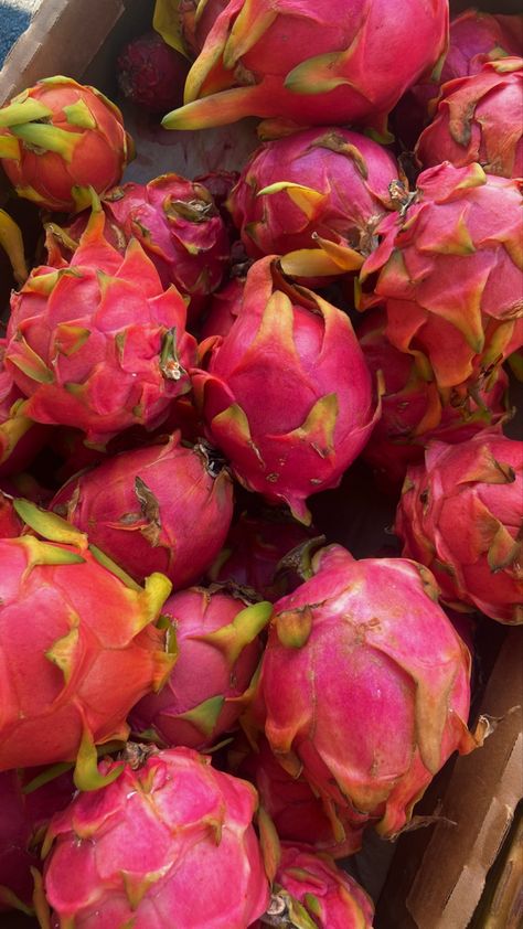 Fruits And Vegetables Pictures, Dragon Fruit Plant, Vegetable Pictures, Fruit Wallpaper, Healthy Lifestyle Food, Healthy Girl, Best Fruits, Fruit And Veg, Desert Recipes