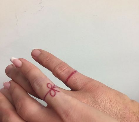 Taylor Swift Tattoo Ideas Simple, Pinky Tattoo, Simple Unique Tattoos, Minimal Tattoo Designs, Minimal Tattoo Ideas, Promise Tattoo, Tattoo 2023, Hand And Finger Tattoos, Bow Tattoo