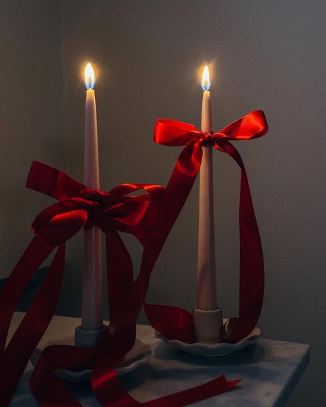 the lady loves red….. 🍒🥀♥️ #redaesthetic #redroses #weddingstylist #sydneyweddingstylist #weddinginspiration #sydneystylist #burningred #elvisforever Red Table Decorations, Coffee Beans Photography, Xmas Makeup, Shotgun Wedding, Creative Styling, Christmas Campaign, Wedding Stylist, Red Table, Holiday Mood