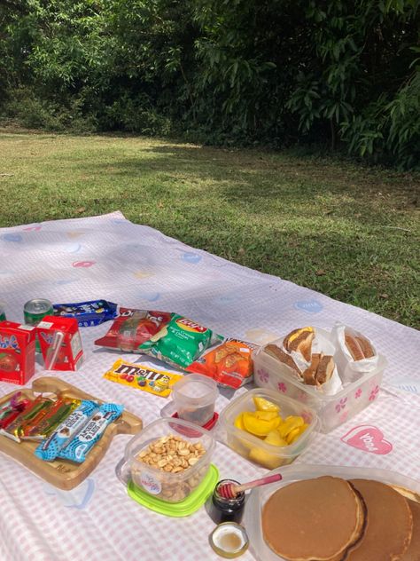 Picnic ideas
Ideas para hacer un picnic 
Picnic en la montaña Ideas Para Hacer Con Amigas, Ideas Para Hacer En Verano, Summer Plans, Friend Goals, Art Inspiration Painting, Perfect Life, Homecoming Proposal, God Is Good, Event Design