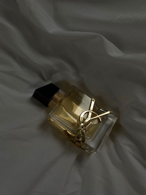 Ysl Aesthetic, Ysl Perfume, Instagram Feed Tips, Expensive Perfume, Instagram Tutorial, Ysl Beauty, Gold Aesthetic, Perfume Design, Perfume Lover