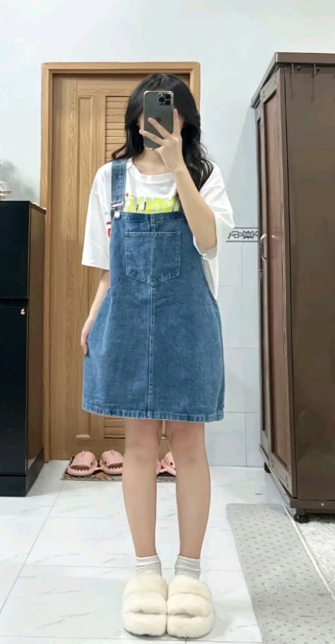 Japanese Casual Outfits, Summer Korean Outfits Street Styles, Pleated Fashion, Korean Summer Outfits, Chinese Fashion Street, Simple Style Outfits, Dungaree Dress, Stylish Short Dresses, Korean Casual Outfits