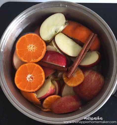 Make your home smell amazing with no chemicals required using this simmer pot recipe. (Also called stovetop potpourri) Fall Potpourri, Holiday Potpourri, Fall Smells, Homemade Potpourri, Simmer Pot Recipes, Stove Top Potpourri, Simmering Potpourri, Potpourri Recipes, Simmer Pot