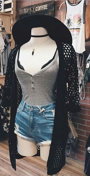 pinterest // @924midnight Alt Outfits Women, Rave Outfits Cold Weather, Fall Festival Outfit Ideas, Dark Grunge Aesthetic Outfits, Casual Female Outfits, Flat Chested Outfits, Alternative Fashion Summer, Cute Black Outfits, Edgy Outfits Summer